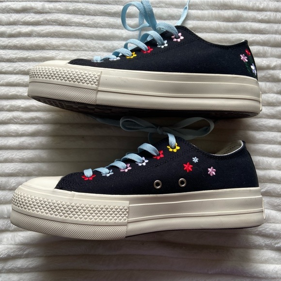 Converse Chuck Lift Platform Shoes Low Black Floral Embroidery Women Sneakers - Picture 5 of 7